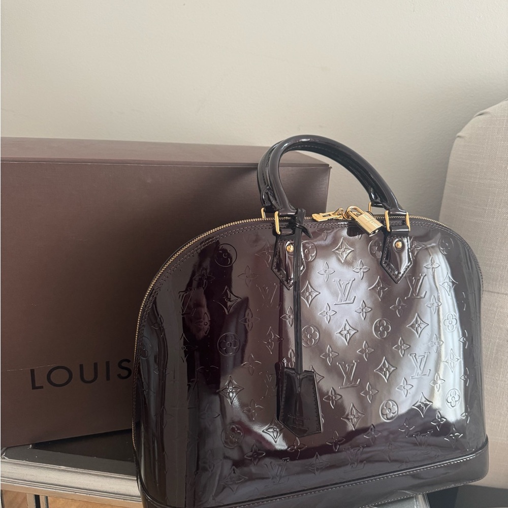 Louis Vuitton velvet is Alma GM Bag -Patent Leather